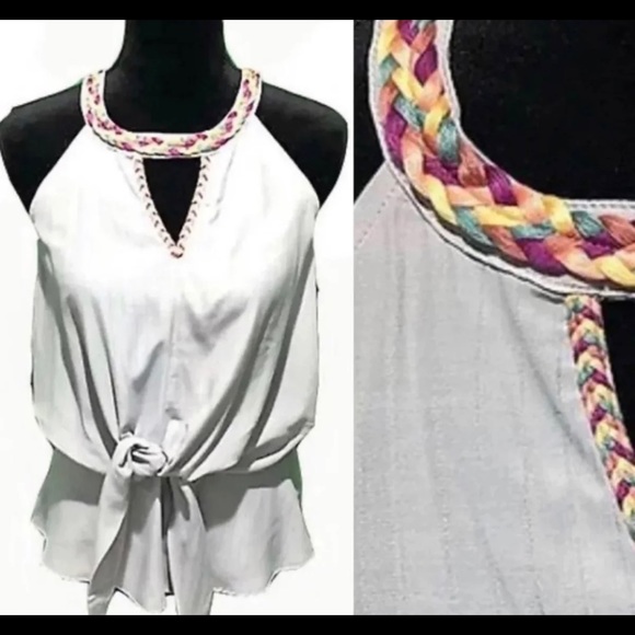Promesa top with braided neckline - Picture 12 of 12